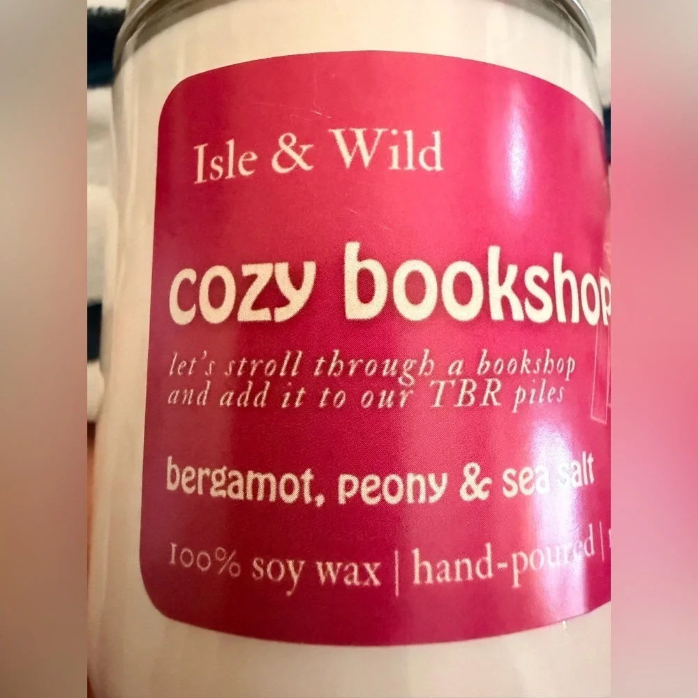 Isle & Wild Cozy Bookshop Candle New